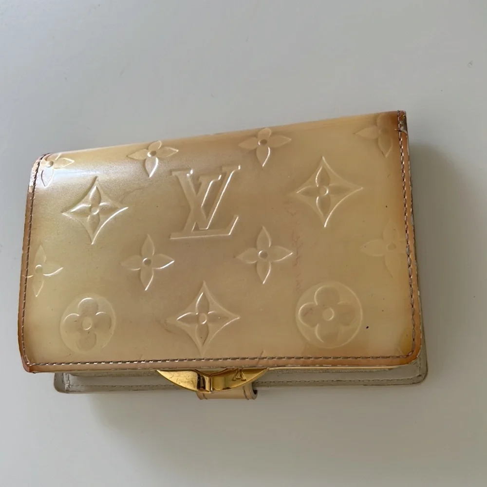 Louis Vuitton Authentic Vernis Kisslock Wallet - Picture 3 of 15